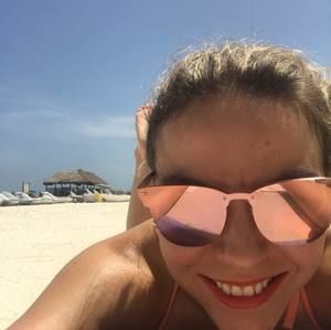 Meet your Posher, Raquel